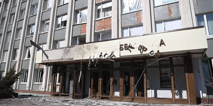 PUTIN NASTAVLJA S NAPADIMA NA UKRAJINU Četvero mrtvih, ‘zbrisan’ hotel i napad na Kijev