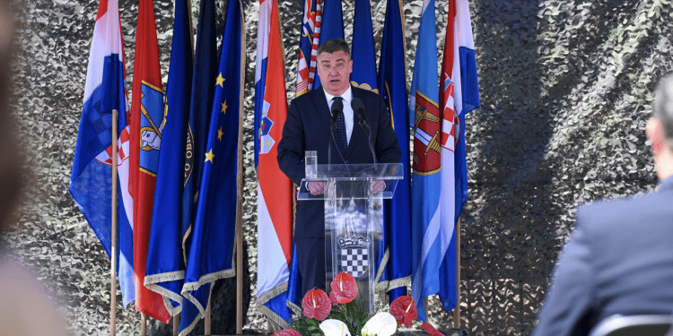 Predsjednik Milanović u Kninu: “Ničije veze s inozemnim centrima moći neće nas usrećiti, Hrvatska ovisi o svojim ljudima i njihovoj spremnosti da se žrtvuju za dobrobit Domovine”