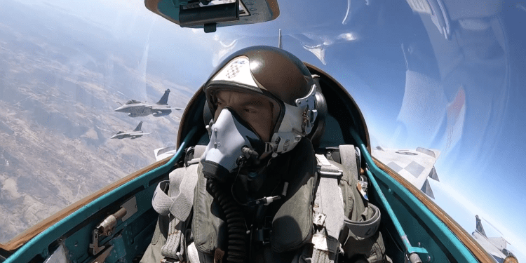 (VIDEO) Kako izgleda pogled iz kokpita Rafalea i Mig-21 iznad Knina tijekom obilježavanja 29. obljetnice VRO Oluja