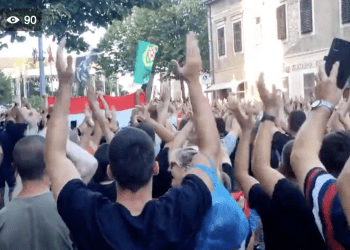 (VIDEO) MLADI ODRŽALI MIMOHOD U KNINU I PORUČILI”Nitko nam neće oduzeti Oluju”