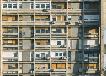 Hrvatska Vlada kreće u borbu protiv vidljivih klima uređaja na fasadama i prenamjene stanova u turističke apartmane bez suglasnosti drugih stanara