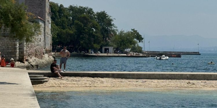 KAŠTELANI MOGU BITI ZADOVOLJNI Kakvoća mora na čak tri plaže u kaštelanskom zaljevu izvrsna