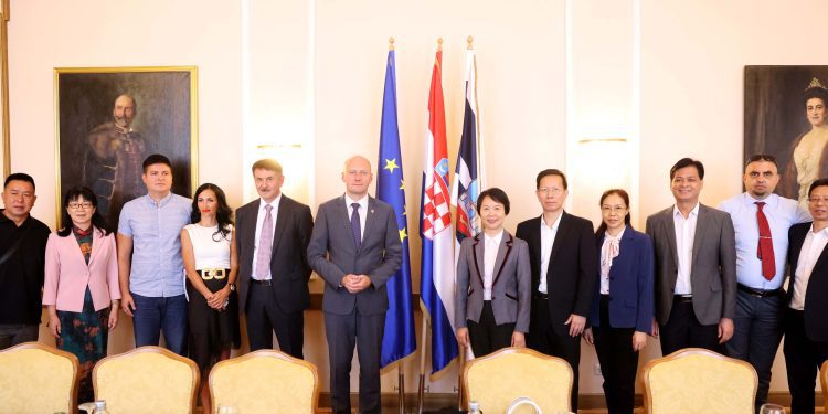 DELEGACIJA KINESKOG GRADA FOSHANA U OBŽ Mogućnosti suradnje u pogledu gospodarstva, turizma, kulture i ostalih društvenih područja doista beskonačne