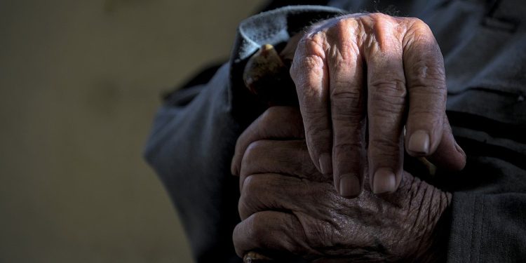 PROSVJED UMIROVLJENIKA “Odakle im obraz da sebi dignu plaće 80 posto, a umirovljenicima daju usklađivanje od sedam posto”