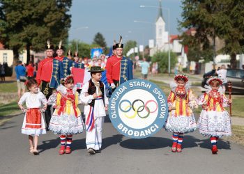 50. OLIMPIJADA STARIH ŠPORTOVA U BROĐANCIMA Nema straha od izumiranja tradicije jer mladi sudjeluju s najviše entuzijazma