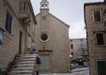 DOĐITE NA IZLOŽBU U DVORAC VITTURI U KAŠTEL LUKŠIĆU Arhitektura novovjekovnih crkava u Kaštelima