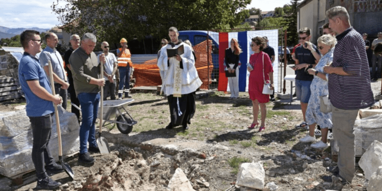 Sinjski gradonačelnik položio kamen temeljac za Dječji vrtić u Glavicama