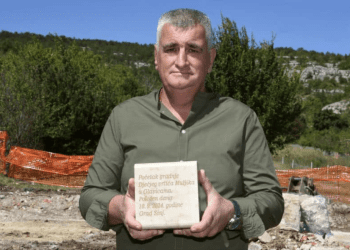 Bulj poručio lokalnim HDZ-ovcima: “Ako toliko volite Pupovca i SNV i želite ovu izložbu u Sinju, dajte im svoje prostorije”