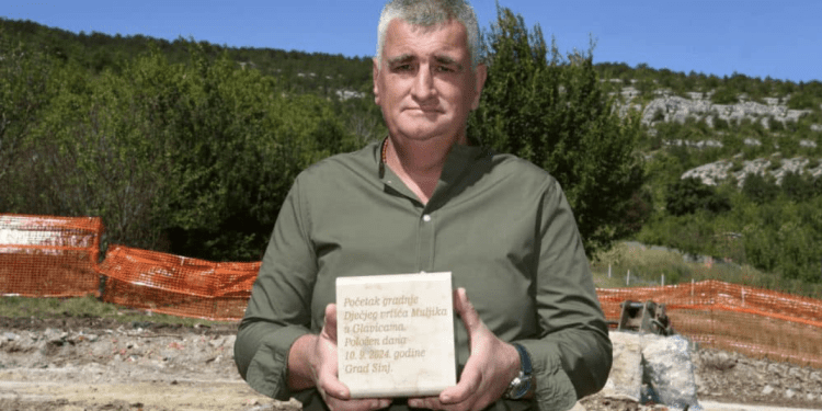 Bulj poručio lokalnim HDZ-ovcima: “Ako toliko volite Pupovca i SNV i želite ovu izložbu u Sinju, dajte im svoje prostorije”