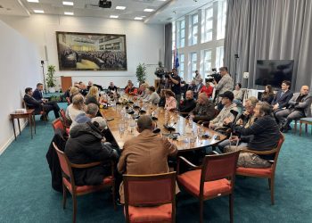 Ministar Primorac ustvrdio: “Po Hrvatskoj ne bauljaju beskućnici”, a onda se šokirao – susreo ih na ručku u saborskom restoranu