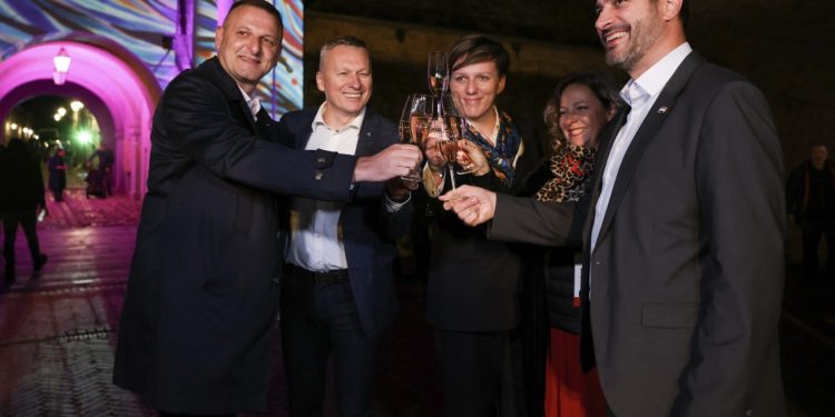 (FOTO) SLAVONSKI HEDONIZAM: Oko 25 tisuća posjetitelja guštalo u ovogodišnjem HeadOnEastu u osječkoj Tvrđi