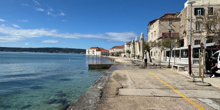 Kreću prvi koraci prema sanaciji i uređenju Rive i Porta u Kaštel Novom