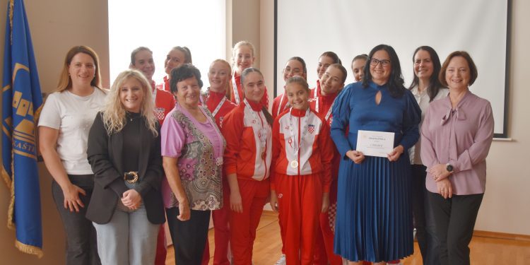 Upriličen prijem za Kaštelanske mažoretkinje povodom njihovog uspjeha na Europskom prvenstvu s kojeg su donijele tri odličja