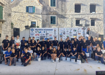 U KAŠTEL STAROM ODRŽAN DJEČJI LIGNJOLOV Jelo se, pilo i pjevalo, a najbolji su dobili nagrade
