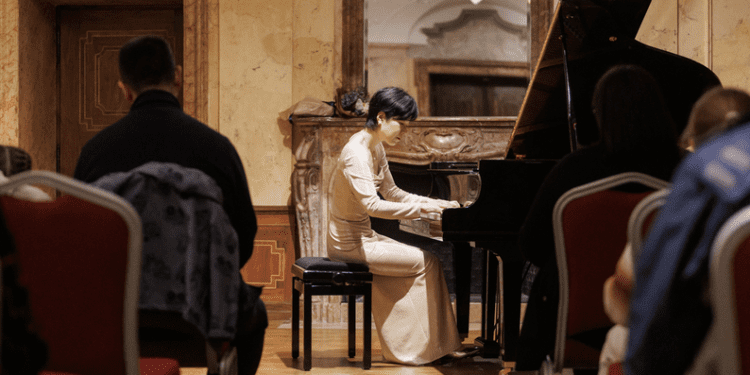 Pijanistica Yoko Nishii iz Japana održala koncert pred vukovarskom publikom u dvorcu Eltz