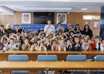 (FOTO) Polaznici vukovarskih vrtića posjetili Gradsku upravu u povodu dječjeg tjedna