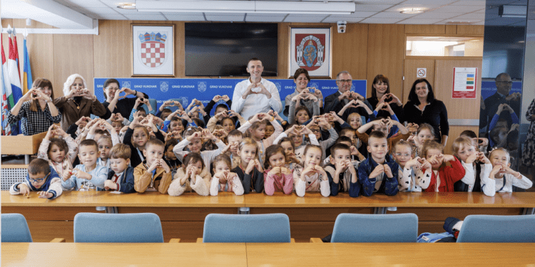 (FOTO) Polaznici vukovarskih vrtića posjetili Gradsku upravu u povodu dječjeg tjedna