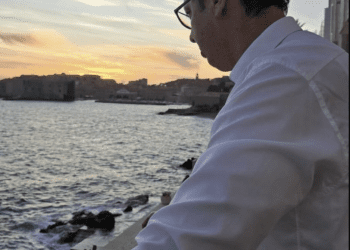 HRVATSKA JE ZELENSKOM POKAZALA SVOJE DRUGO LICE Savjetuje li hrvatski premijer ukrajinskom predsjedniku da “sutra” u Mariupolju ugosti Putina?