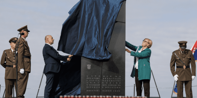 (FOTO) U Sotinu obilježena 33. obljetnica stradanja u Domovinskom ratu i otkriveno spomen-obilježje na mjestu masovne grobnice