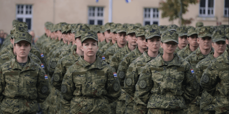 NOVI ROČNICI PRISEGNULI DOMOVINI Ministar Anušić: “Dugo nismo imali ovoliko vas koji su dragovoljno odlučili obući odoru hrvatskog vojnika”