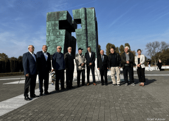 ČLANOVI VLADE DEMOKRATSKOG JEDINSTVA POSJETILI VUKOVAR Susret s gradonačelnikom Penavom