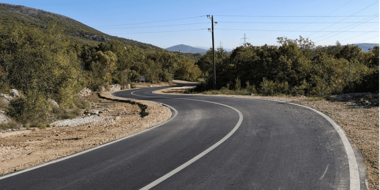 Županijska uprava za ceste Split završila radove na rekonstrukciji ceste ulaza u Koprivno