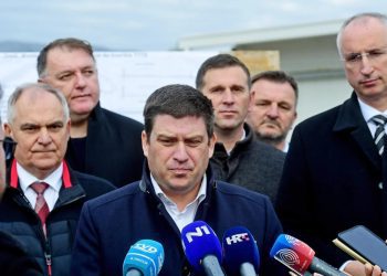 MINISTAR BUTKOVIĆ OBIŠAO RADOVE NA TUNELU KOZJAK Važna ulaganja za bolju prometnu povezanost Splita i okolice