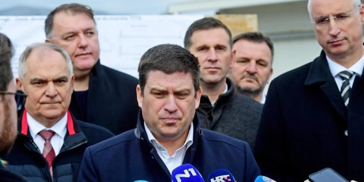 MINISTAR BUTKOVIĆ OBIŠAO RADOVE NA TUNELU KOZJAK Važna ulaganja za bolju prometnu povezanost Splita i okolice