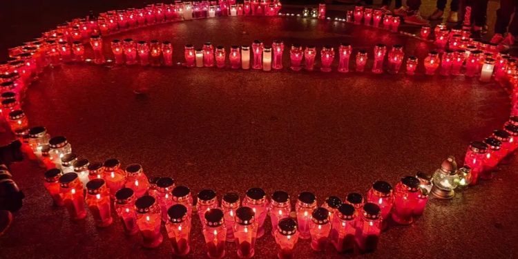 Novinarka koja je bila uz roditelje ubijenog prvašića: “Želim vjerovati da smrt nevinog djeteta može izvući više ljudi na ulice nego sportski ili glazbeni uspjesi”