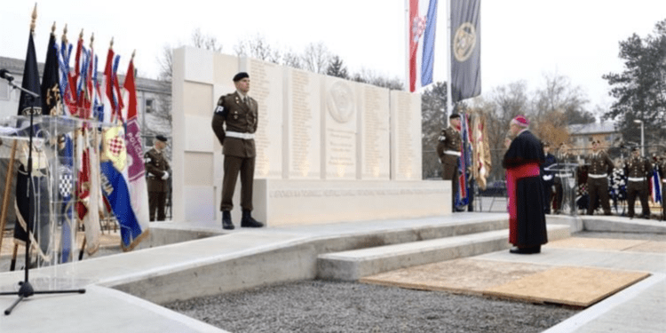 Otkriven Spomenik poginulim, nestalim i umrlim pripadnicima Vojne policije HV-a u Domovinskom ratu