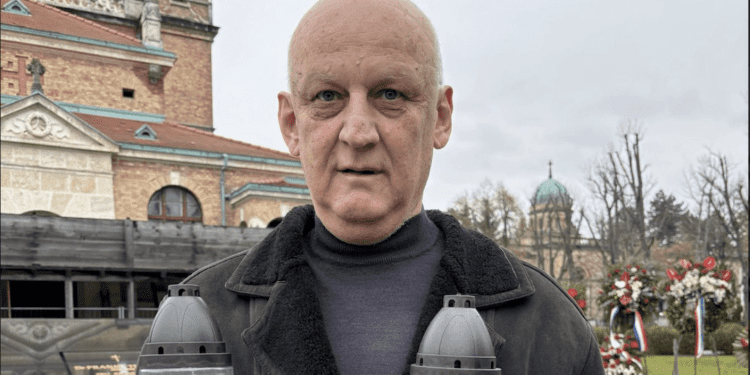 ZABORAVLJA LI SE NAMJERNO TUĐMAN?General Ljubo Ćesić Rojs jedan od rijetkih koji je za obljetnicu bio na sv. misi za prvog hrvatskog predsjednika