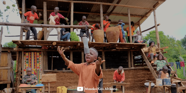 Masaka Kids Africana: Priča o nadi, radosti i neiscrpnoj energiji dječje kreativnosti