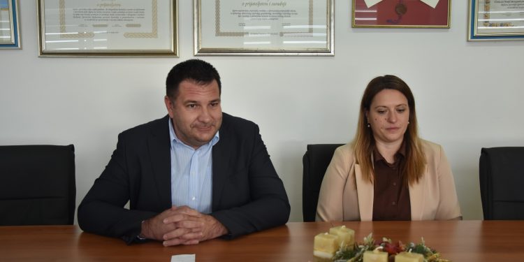 Gradonačelnik Kaštela predstavio nove socijalne mjere: za novorođenčad od 1000 do čak 5000 eura te pomoć pri plaćanju stanarine mladim obiteljima