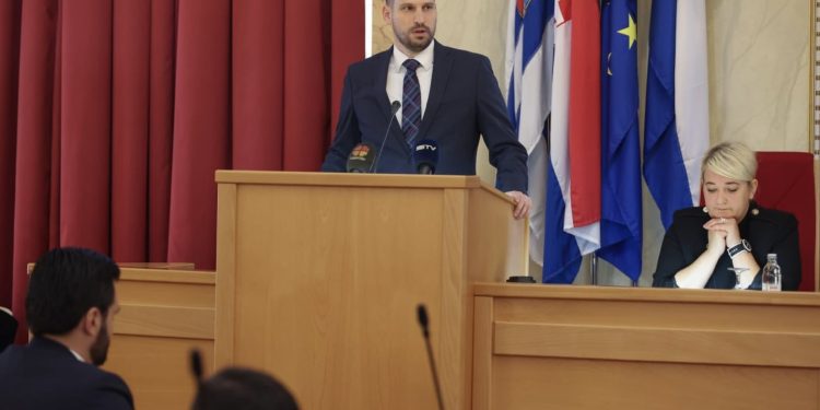 USVOJEN REKORDAN PRORAČUN GRADA OSIJEKA: Gotovo 200 milijuna eura u 2025. za strateške projekte, umirovljenike, socijalna prava