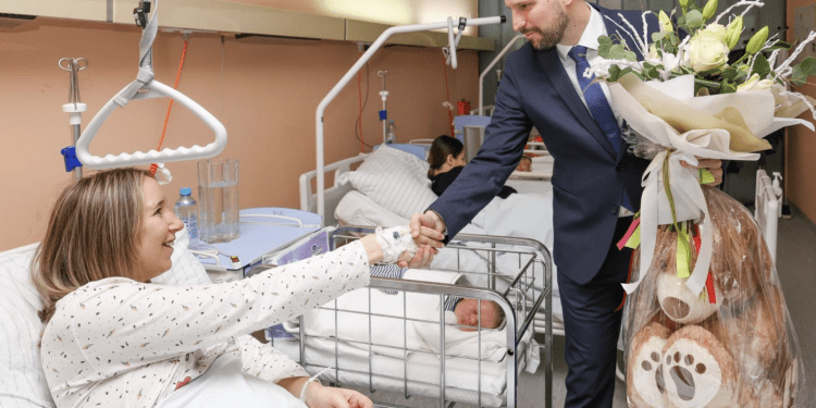 Prva hrvatska beba u novoj godini rođena u Osijeku