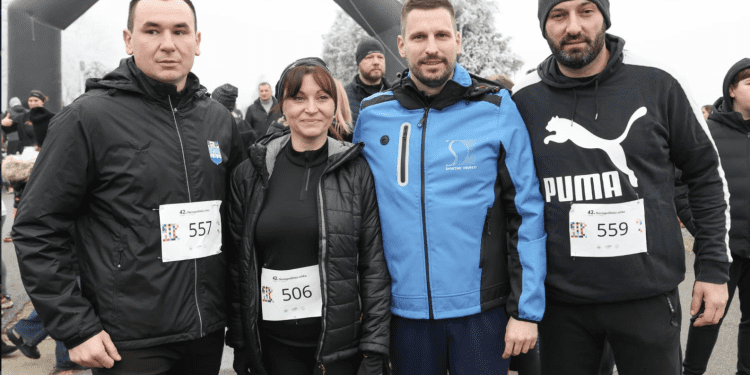 U OSIJEKU ODRŽANA TRADICIONALNA 42. NOVOGODIŠNJA UTRKA Trčao i gradonačelnik Radić