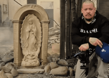 U obiteljskoj kući u Los Angelesu koja je izgorila do temelja pronađen netaknut kip Blažene Djevice Marije