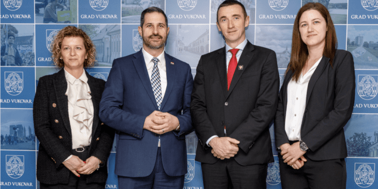 MINISTAR TURIZMA POSJETIO VUKOVAR Gradonačelnik Penava poželio dobrodošlicu Glavini