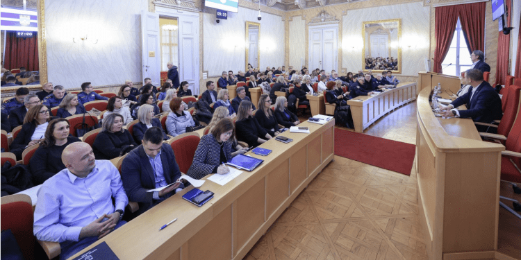 Zaključak sastanka s ravnateljima osnovnih i srednjih škola Osječko-baranjske županije: Sigurnost djece u školama je imperativ