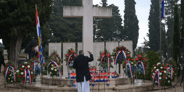 (FOTO) Ministar Anušić: “Operacijom Maslenica pokazali smo spremnost i snagu Oružanih snaga RH”