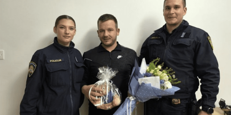 NAJLJEPŠE SU ŽIVOTNE PRIČE Trogirski policajci pomogli trudnici doći do rodilišta, a onda Luki poklonili medvjedića za sjećanje