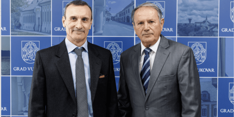 Talijanski veleposlanik Paolo Trichilo posjetio Vukovar i otvorio izložbu