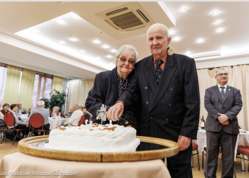 (FOTO) Zlatna ljubav: Vukovarski parovi s 50+ godina braka proslavili Valentinovo uz pjesmu i ples