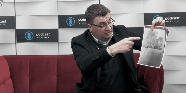 “BOMBA” IZ HRVATSKE! Kajkić pokazao fotografije ratnog zločinca Vlade Kosića ’91. na Ovčari i 2020.-te kao građevinarca na obnovi Vukovarskog vodotornja