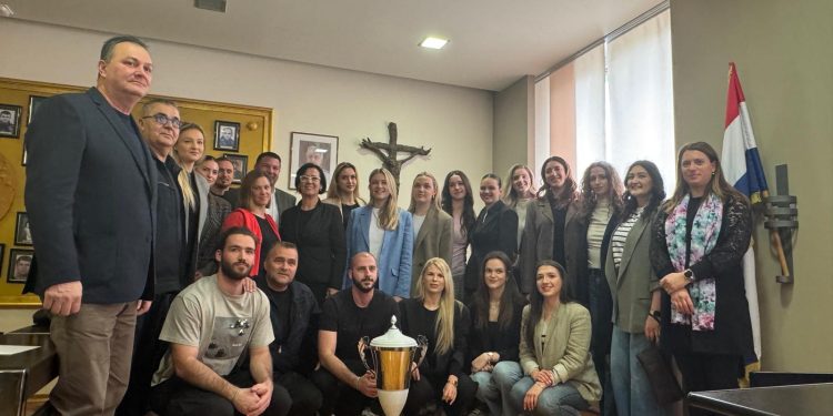 (VIDEO) Heroine iz Kaštela: Povratak na tron nakon 23 godine uz podršku cijelog grada