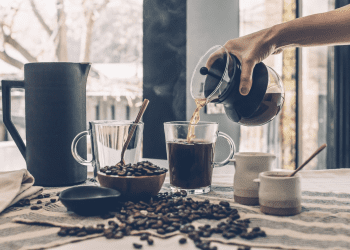 Od etiopskih koza do svjetskih šalica: Fascinantna rana povijest kave