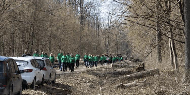 (FOTO) Hrast lužnjak živi: Dukat i volonteri obnavljaju slavonsku šumu