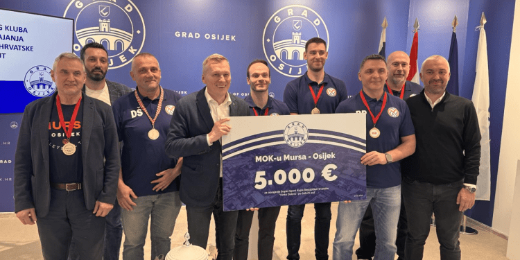 Grad Osijek nagradio Muški odbojkaški klub Mursa-Osijek povodom četvrtog osvojenog Kupa Hrvatske