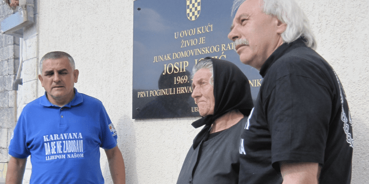 Heroj s Plitvica: Priča o Josipu Joviću, prvom poginulom redarstveniku Domovinskog rata”