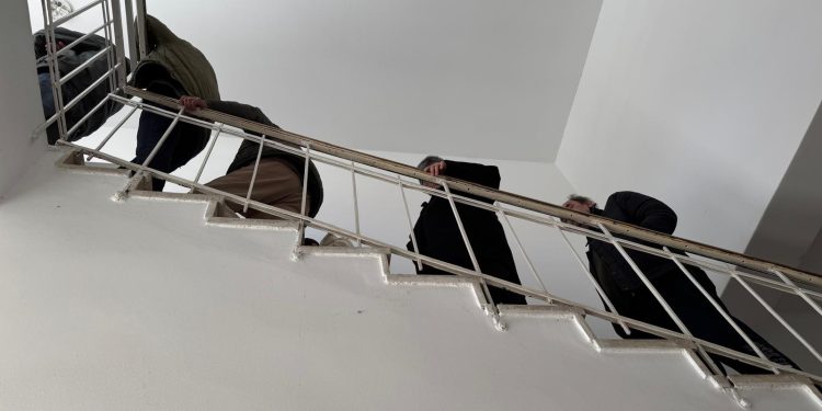 Uskrsnice, mirovine, suze branitelja i Jovankine haljine: ogledalo države koje boli